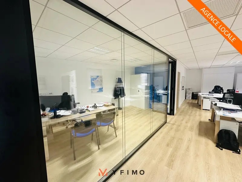Office in Saint-Germain-en-Laye to rent Interior Photo- Image 1 of 7
