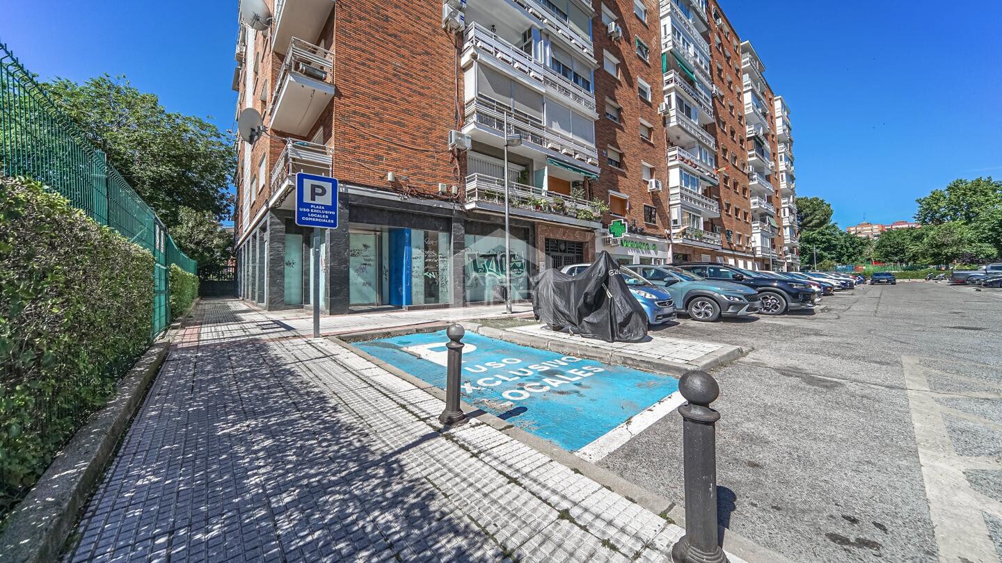 Calle Olímpica Conchita Puig, Alcorcón, Madrid to rent Building Photo- Image 1 of 27