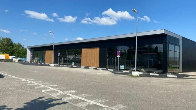 Location Commerce 422 m² à 1 266 m²