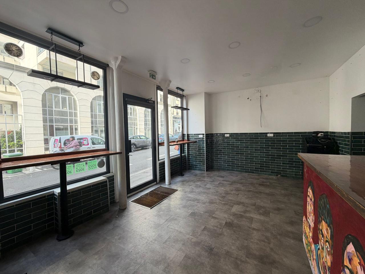 Retail in Paris to rent Building Photo- Image 1 of 8