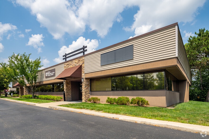 27650-27652 Franklin Rd, Southfield, MI to rent - Building Photo - Image 2 of 44