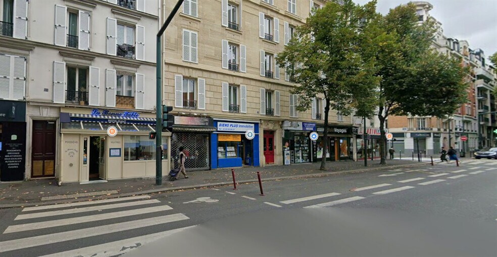 Retail in Clichy to rent - Building Photo - Image 3 of 4