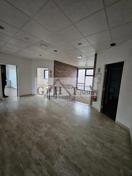 Office in Verrières-le-Buisson to rent - Interior Photo - Image 3 of 4