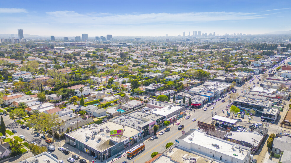 7318 Melrose Ave, Los Angeles, CA for rent - Building Photo - Image 2 of 6