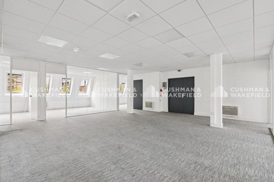 52-54 Rue Du Capitaine Guynemer, Courbevoie to rent - Interior Photo - Image 3 of 14