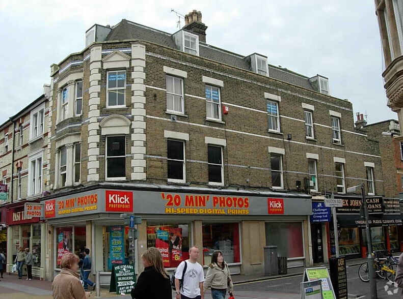 Weston Rd, Southend On Sea to rent - Building Photo - Image 2 of 4