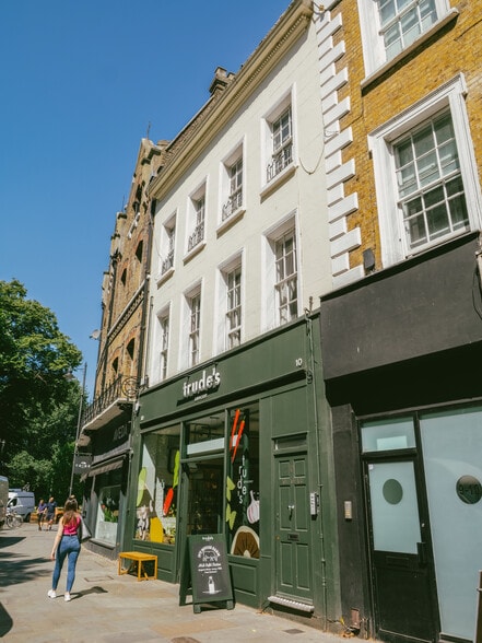 9-10 The Pavement portfolio of 2 properties for sale on LoopNet.co.uk - Building Photo - Image 2 of 4