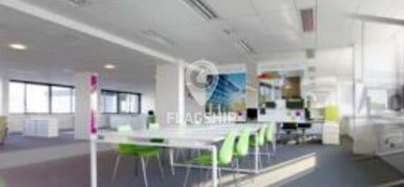 Office in Saint-Denis to rent - Interior Photo - Image 2 of 3