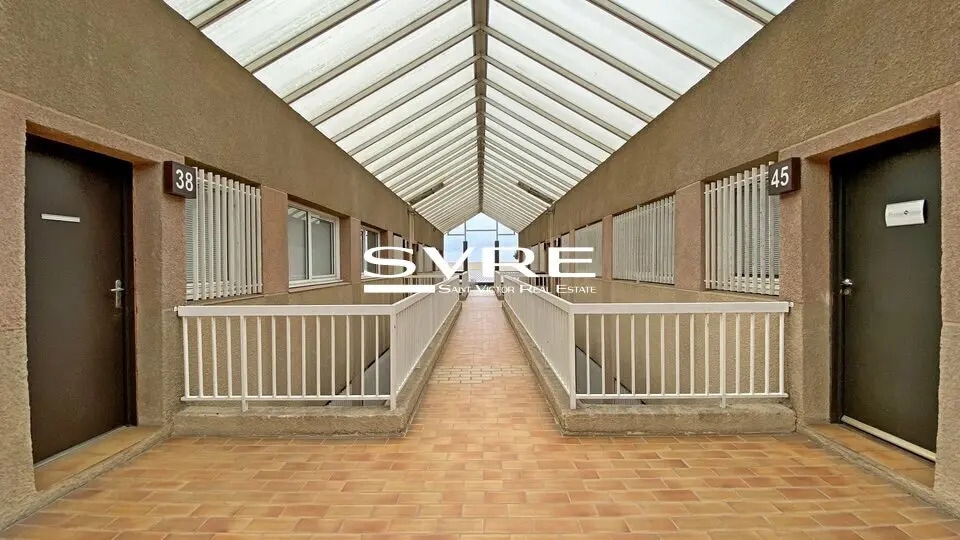 Office in Vitrolles to rent - Primary Photo - Image 1 of 3