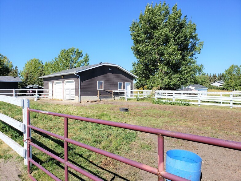 272210 Rge Rd 291 NE, Airdrie, AB for sale - Building Photo - Image 3 of 35