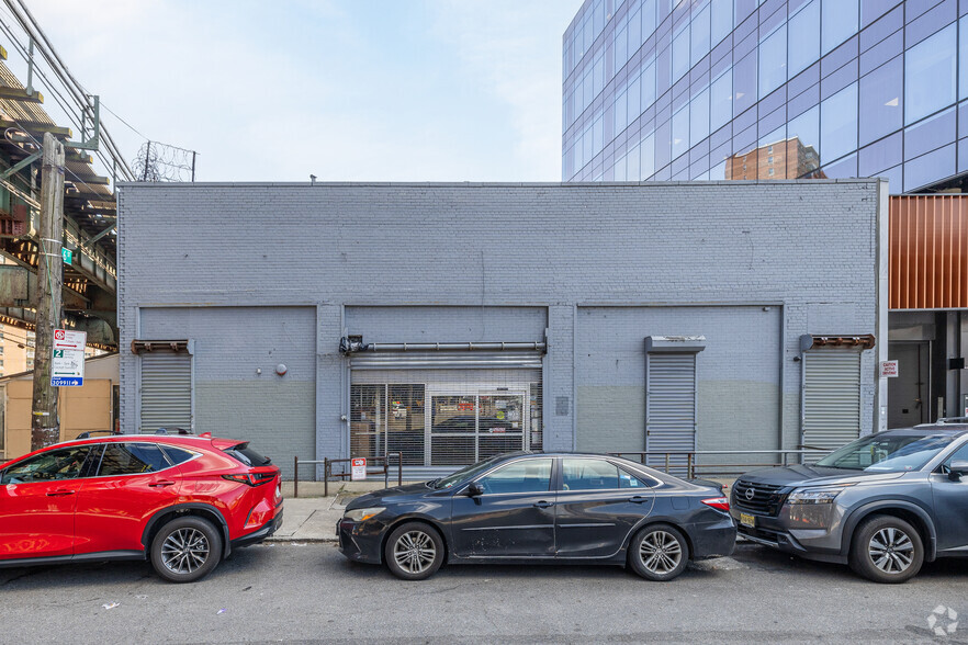 608 Sheepshead Bay Rd, Brooklyn, NY for sale - Building Photo - Image 2 of 4