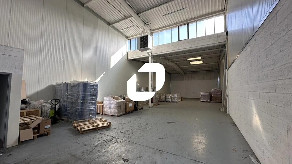 15 Rue Des Frères Eberts, Strasbourg to rent - Interior Photo - Image 2 of 9