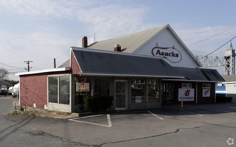 140 Main St, Buzzards Bay, MA for sale - Primary Photo - Image 1 of 1