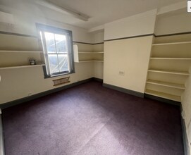 9 The Grv, Ilkley to rent Interior Photo- Image 2 of 4