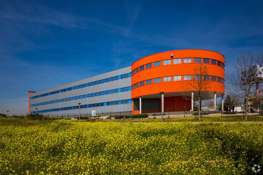 Calle Margarita Salas, 6, Leganés, Madrid to rent - Building Photo - Image 2 of 6