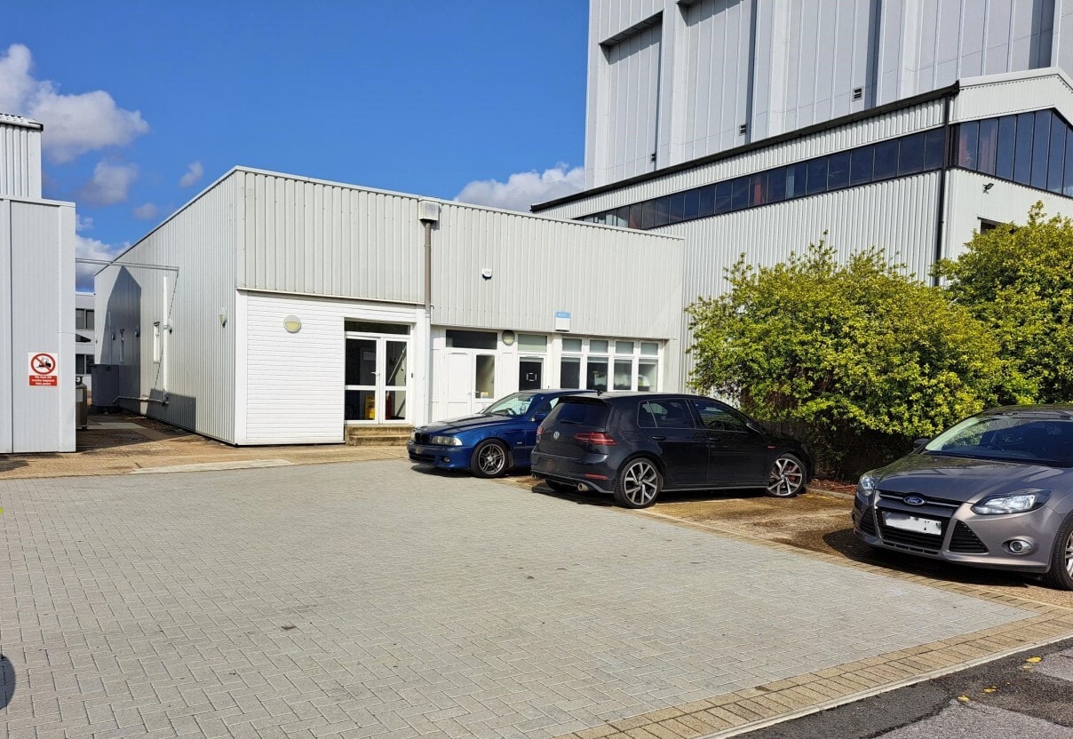 Thurleigh Rd, Thurleigh to rent Building Photo- Image 1 of 2