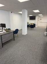 7 Western Rd, Romford to rent Interior Photo- Image 2 of 3
