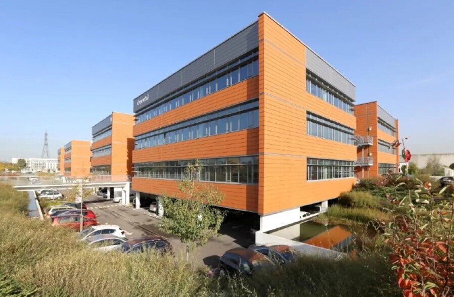 8 Avenue Des Louvresses, Gennevilliers to rent - Building Photo - Image 2 of 14