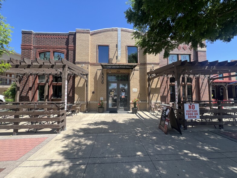 206 N Oak St, Roanoke, TX for sale - Building Photo - Image 1 of 20