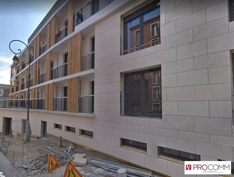 Office in Issy-les-Moulineaux to rent - Building Photo - Image 2 of 9