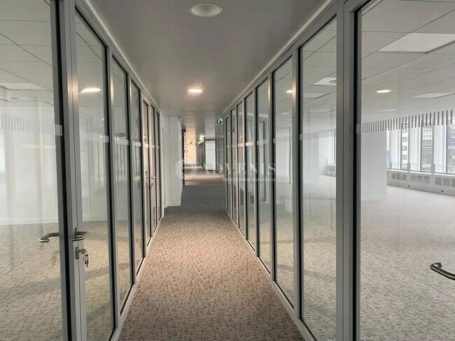 Location Bureaux 5 299 m²