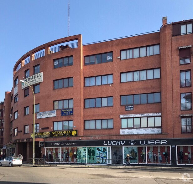 Calle Alcocer, 47, Madrid, Madrid for rent - Building Photo - Image 2 of 2