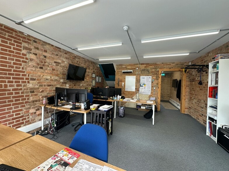 910-910A Christchurch Rd, Bournemouth for sale - Building Photo - Image 2 of 5