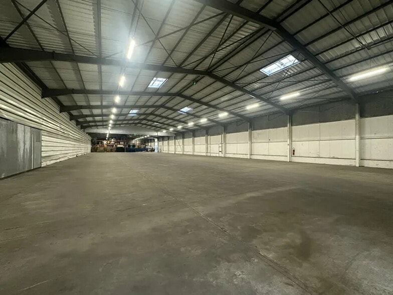 Industrial in Strasbourg to rent - Building Photo - Image 2 of 4