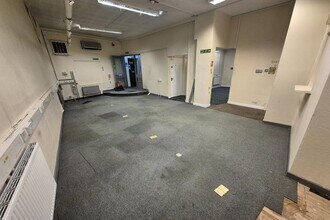 3 Market Sq, Crewkerne to rent Interior Photo- Image 2 of 8