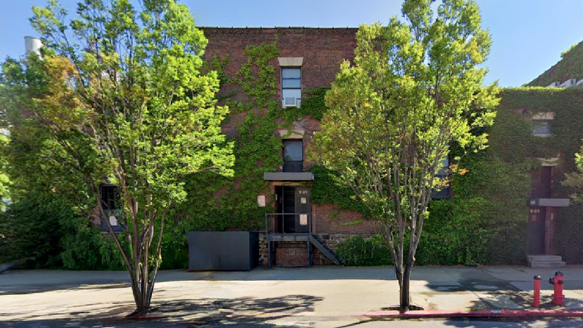 8-01 43rd Ave, Long Island City, NY to rent Building Photo- Image 1 of 6