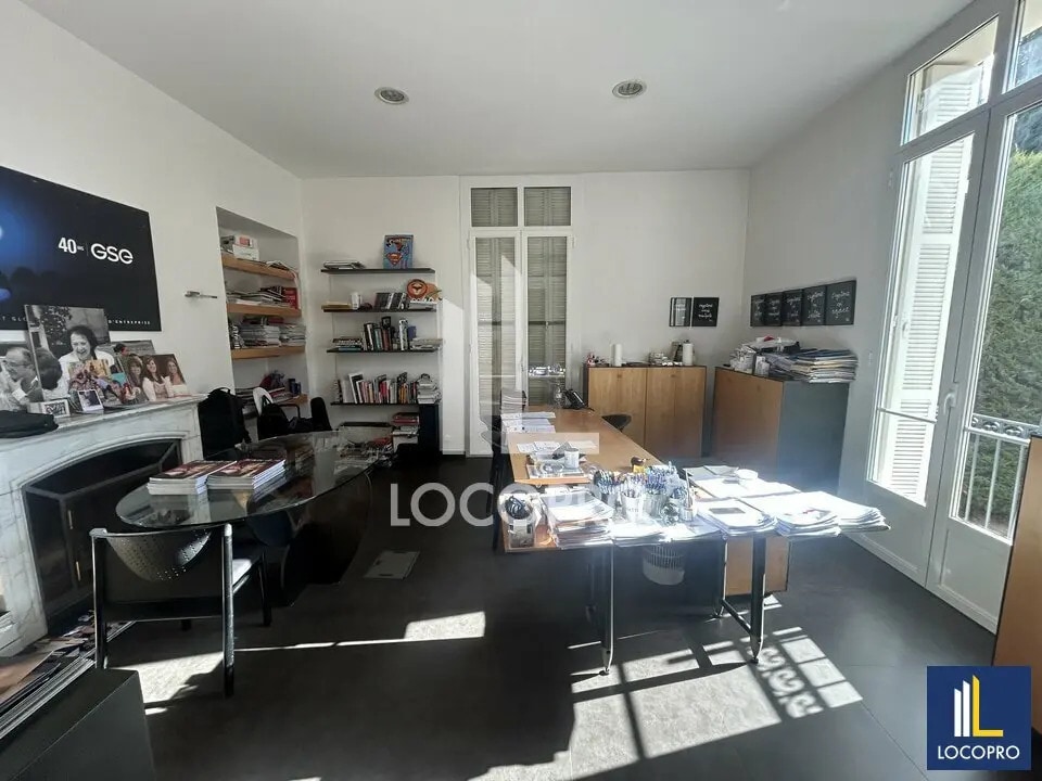 Location Bureaux 400 m² - Photo 1