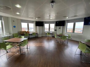 St. Marks Hl, Surbiton to rent Interior Photo- Image 2 of 7