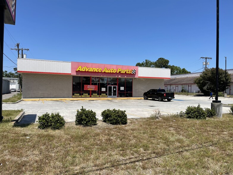 10 W Montgomery Xrd, Savannah, GA for rent - Primary Photo - Image 1 of 1