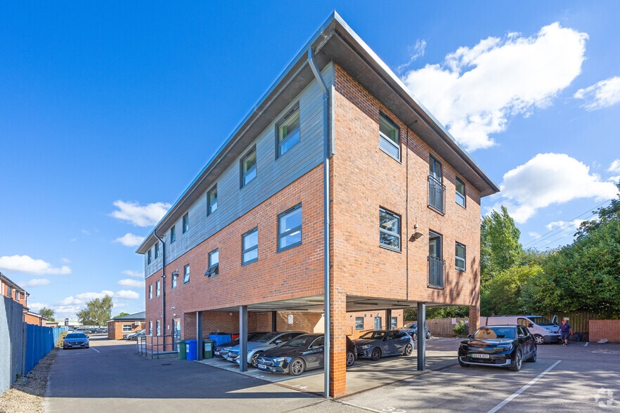 Annie Reed Rd, Beverley to rent - Building Photo - Image 3 of 3