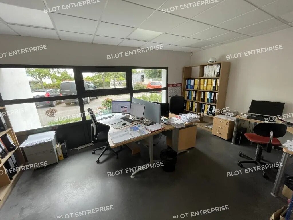 Location Bureaux 170 m² - Photo 1