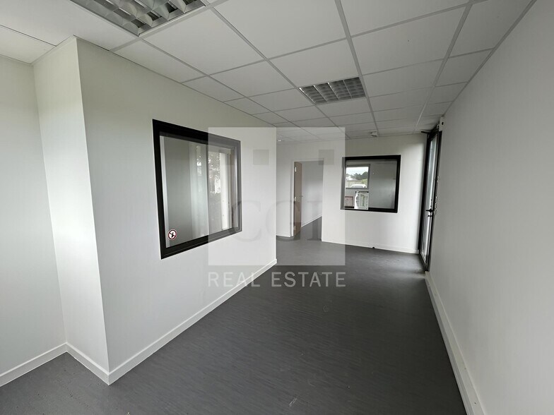 884-888 Rue Des Mercières, Rillieux-la-Pape to rent - Interior Photo - Image 3 of 18