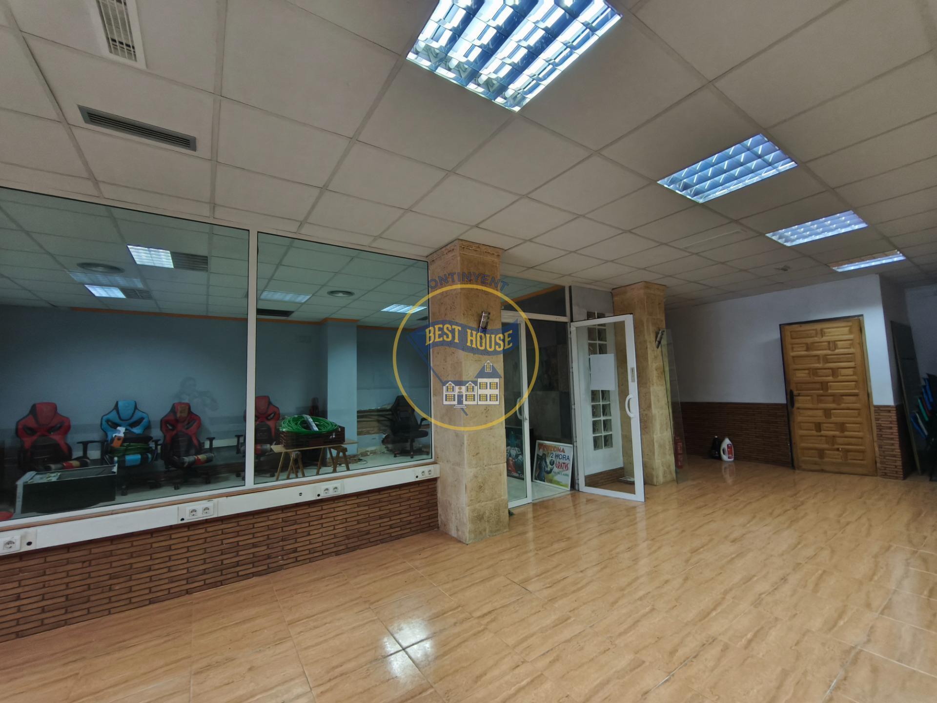 Retail in Ontinyent, Valencia to rent Interior Photo- Image 1 of 12