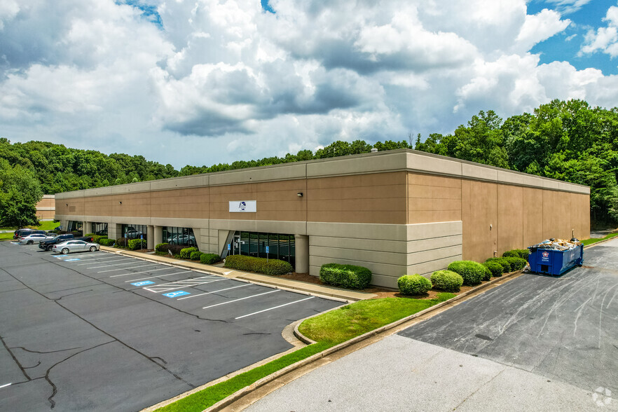 1045 Research Center Atlanta Dr, Atlanta, GA for sale - Primary Photo - Image 1 of 1