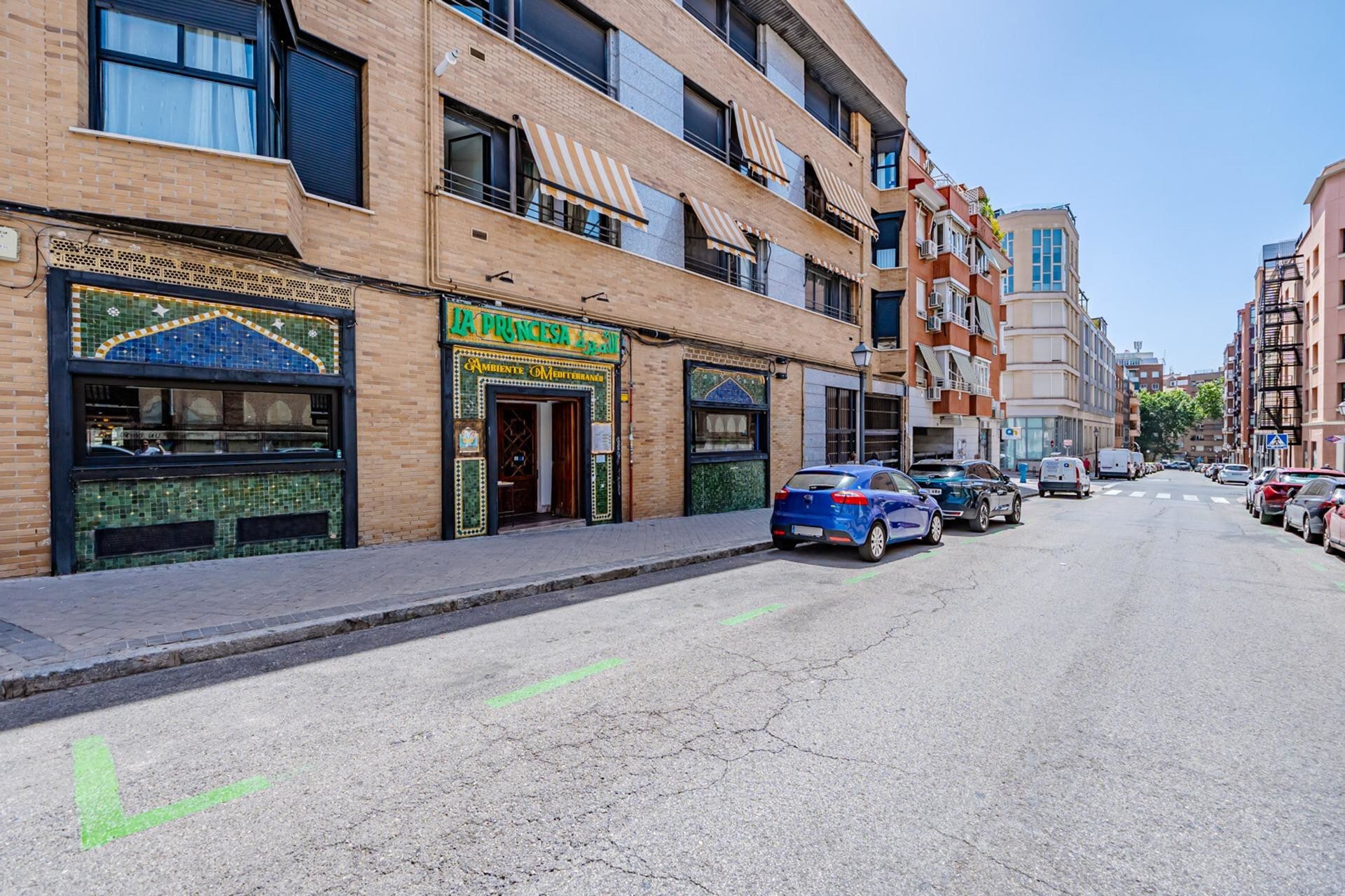 Retail in Madrid, Madrid to rent Building Photo- Image 1 of 7