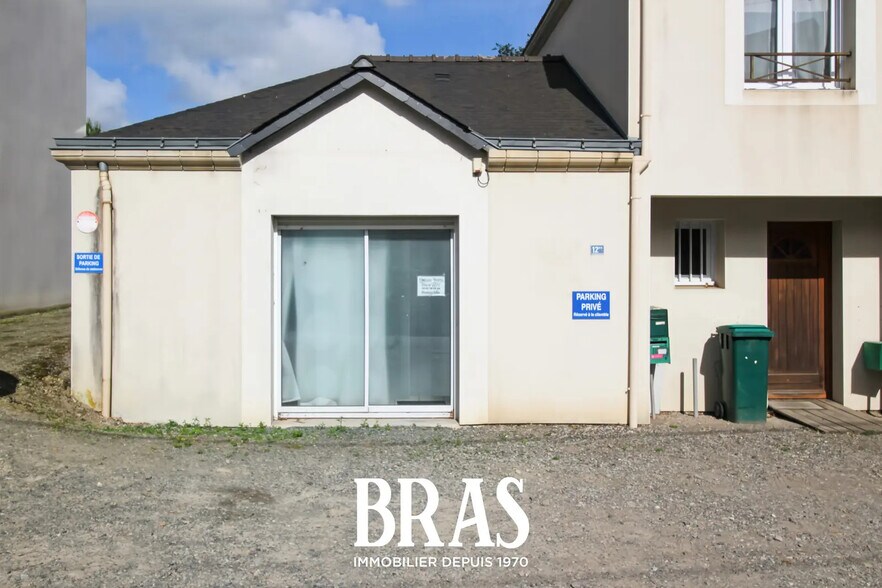 Retail in La Chapelle-sur-Erdre to rent - Building Photo - Image 1 of 3