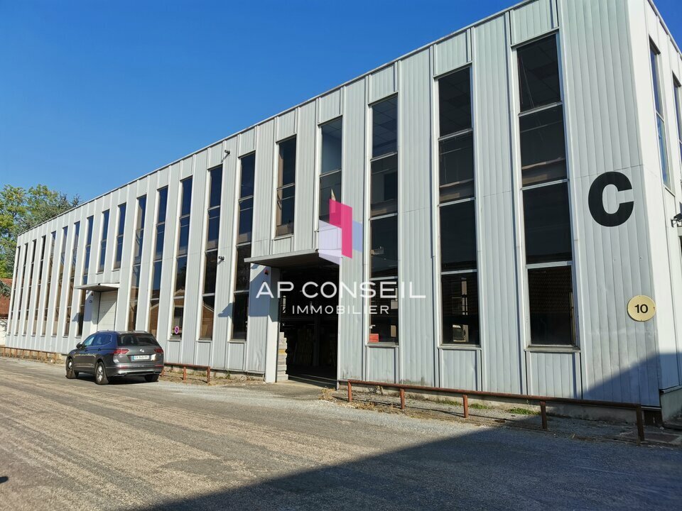 Light Industrial in Les Loges-en-Josas to rent Building Photo- Image 1 of 8