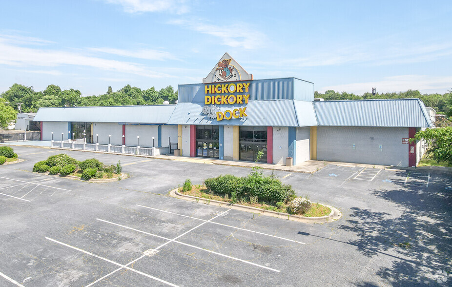 825 Highway 70 SE, Hickory, NC for sale - Building Photo - Image 1 of 1