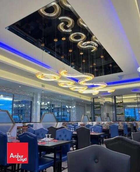 Retail in Dreux for sale - Building Photo - Image 2 of 3