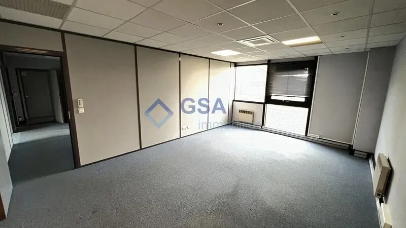 Office in Lisses to rent - Interior Photo - Image 3 of 10