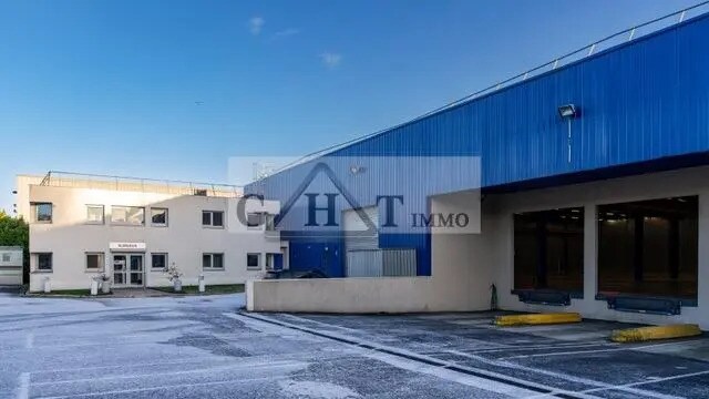 Industrial in Gonesse to rent - Building Photo - Image 2 of 14