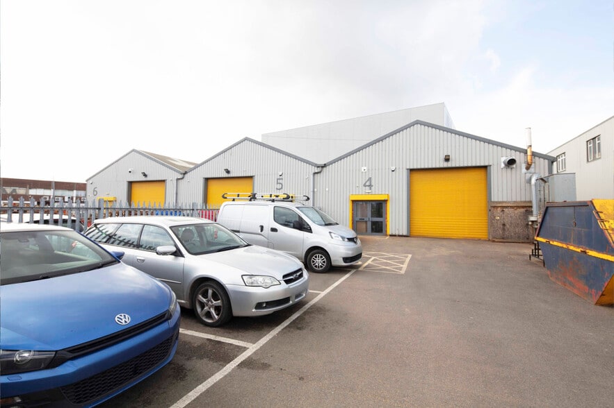 Eley Rd, London to rent - Building Photo - Image 3 of 3