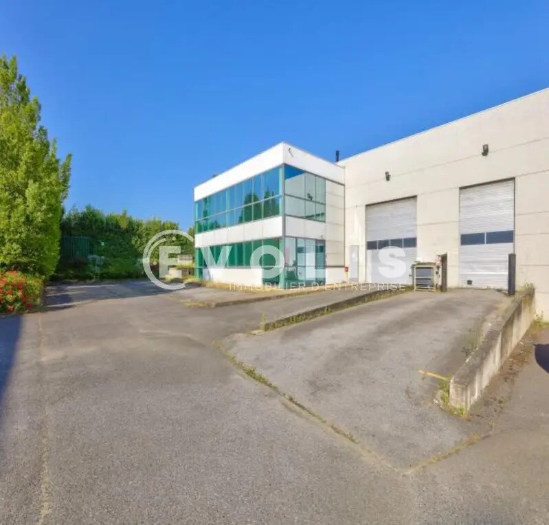 8 Rue Jacqueline Auriol, Chilly-Mazarin to rent Building Photo- Image 1 of 9