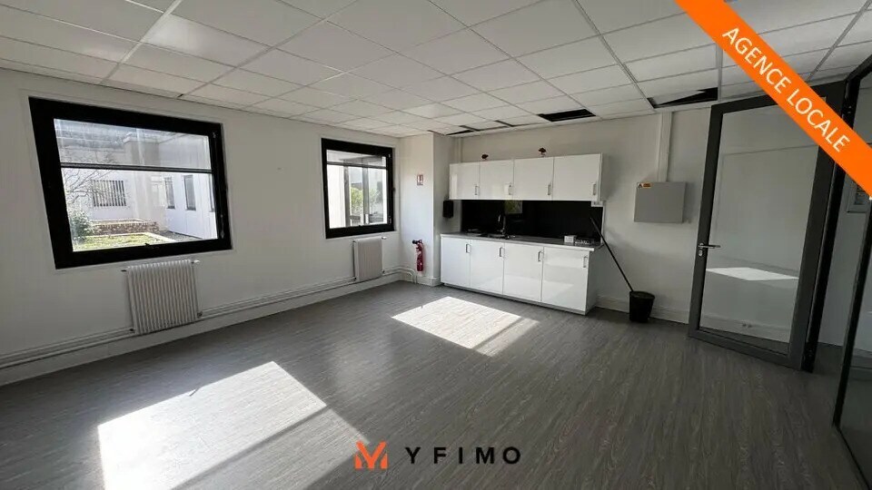 Office in Cergy to rent - Interior Photo - Image 3 of 16