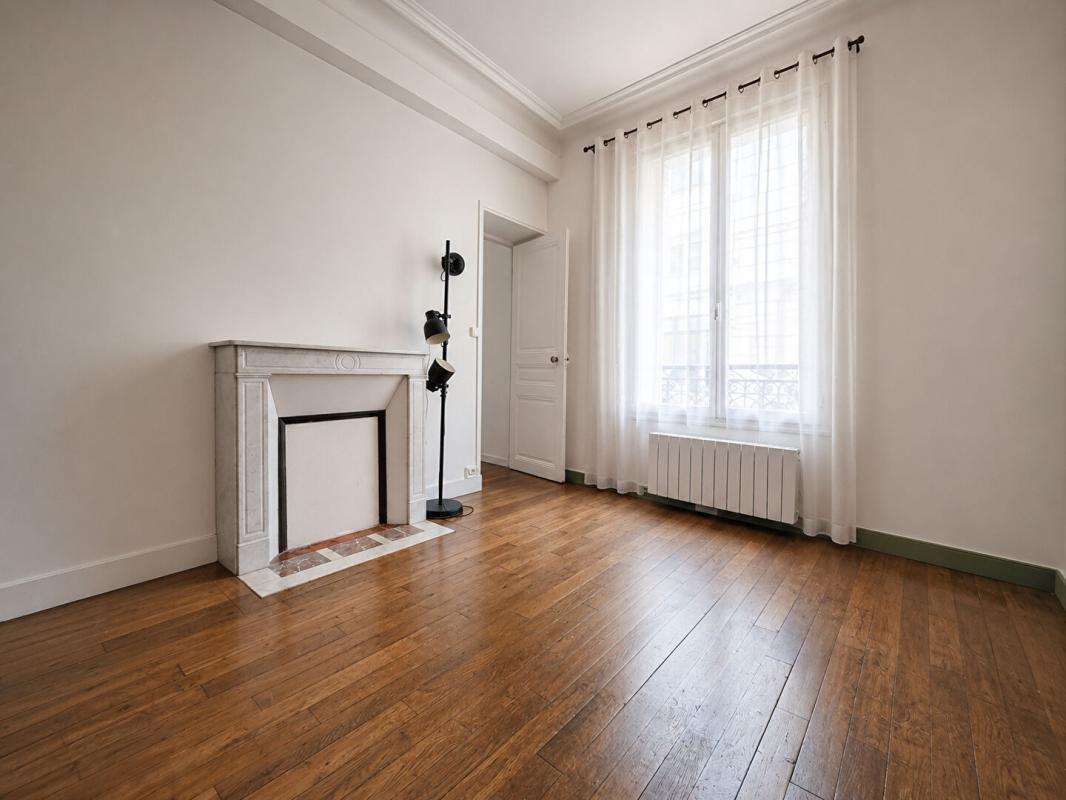 Office in Levallois-Perret for sale Interior Photo- Image 1 of 4