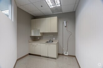 9655 Granite Ridge Dr, San Diego, CA to rent Interior Photo- Image 2 of 6